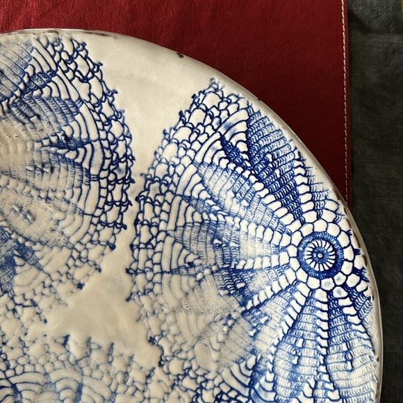Mikasa “Daniela” Ceramic Round Serving Plate Blue and White Lace Embossed 13” - Picture 3 of 5